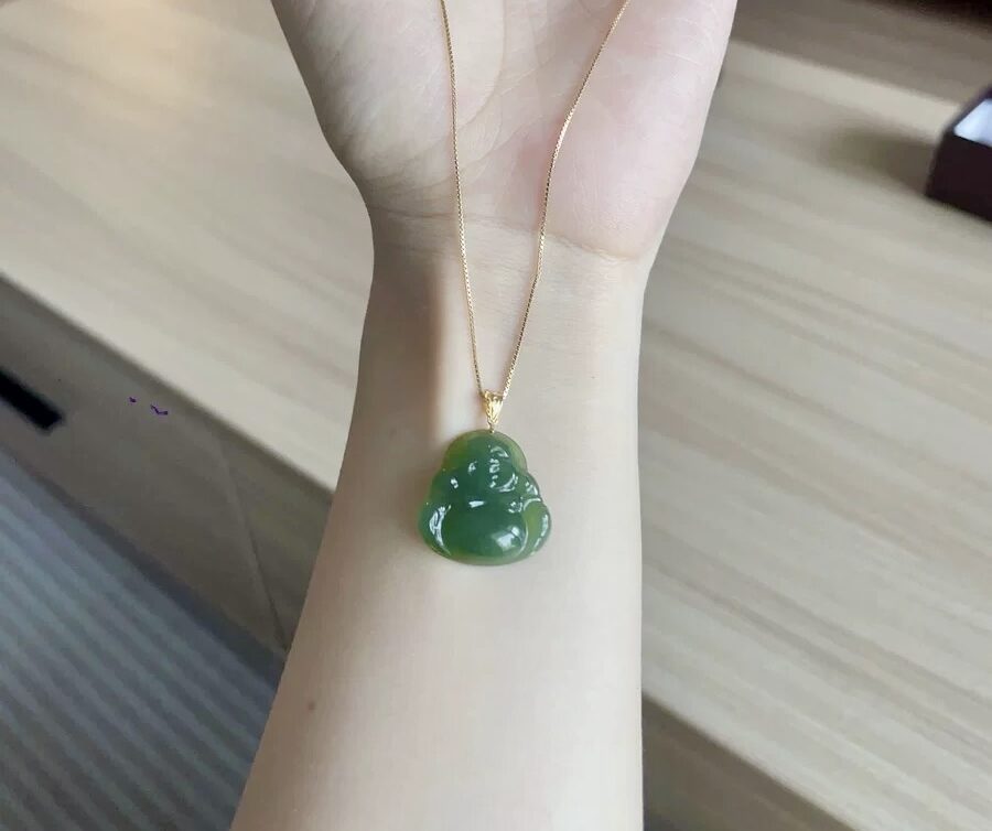 Collana Buddha Ridente In Giada Verde Con Zirconi - Ciondolo Portafortuna In Acciaio 316L Per Uomini E Donne - Regalo Benessere