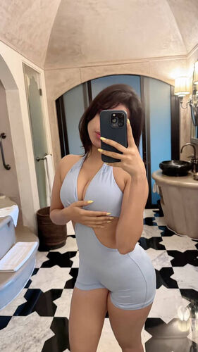 Nidhi  T