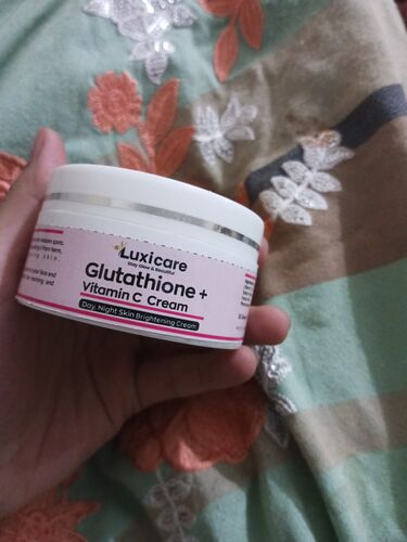glutathione plus vitamin c cream Love the sun on your skin with Gluta-C! The best summer skincare routine  nourishes, protects, and leaves you with feel-good skin, minus the fuss.  With Gluta-C, your skin gets hydration, nourishment, and main image 1