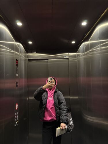 Customer photo for MONEYMAKERS HOODIE PINK