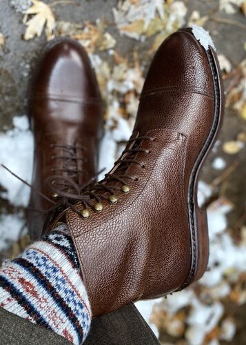 Lofting cap toe outlet boot